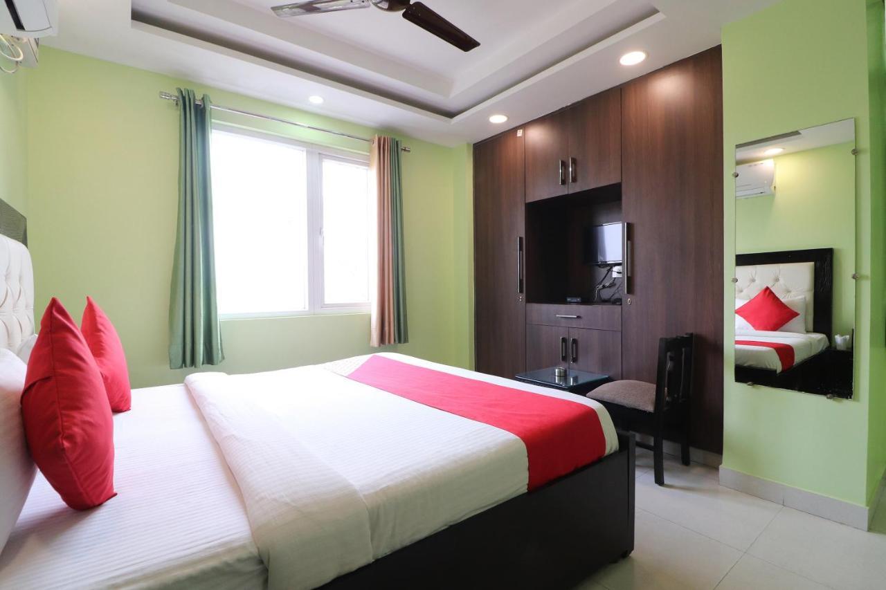 Oyo Mannat Residency Near Rohini Sector 18 Metro Station Hotel New Delhi Exterior photo