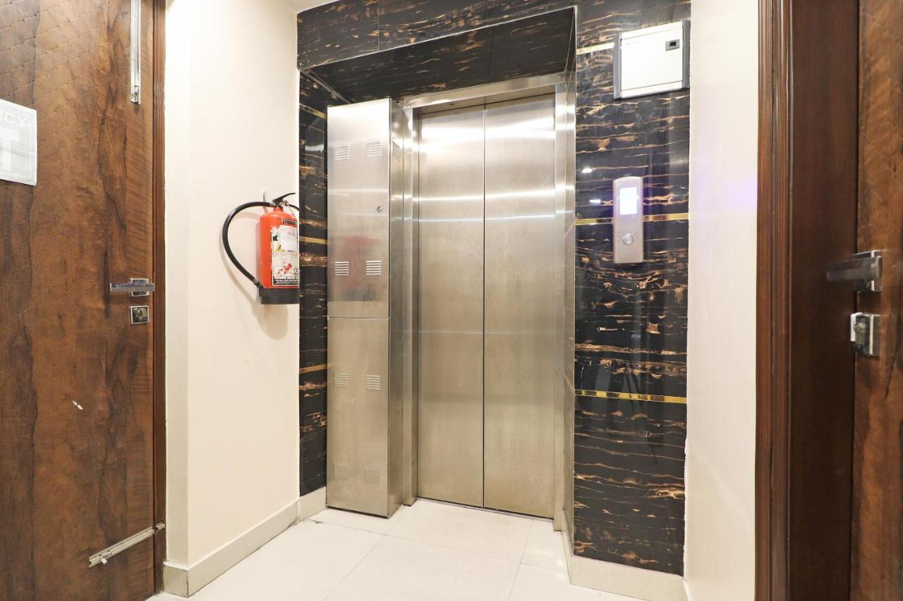 Oyo Mannat Residency Near Rohini Sector 18 Metro Station Hotel New Delhi Exterior photo