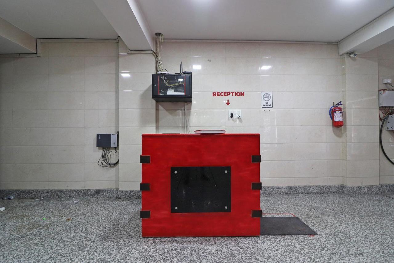 Oyo Mannat Residency Near Rohini Sector 18 Metro Station Hotel New Delhi Exterior photo