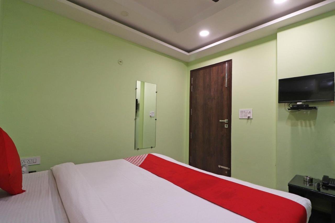 Oyo Mannat Residency Near Rohini Sector 18 Metro Station Hotel New Delhi Exterior photo